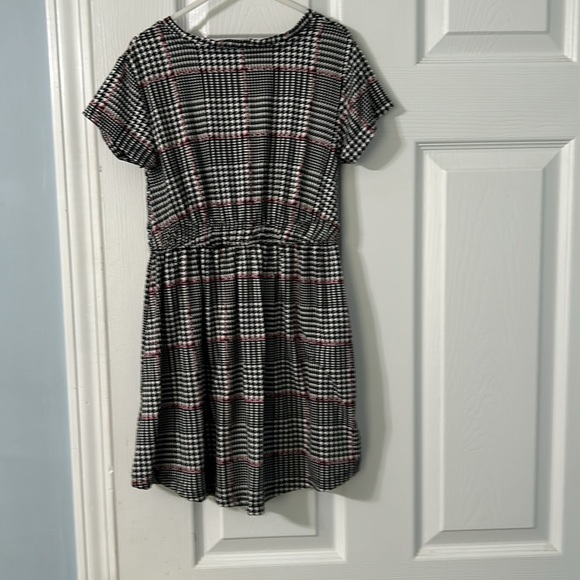 Size 7/8 girld dress by Bebe - Picture 2 of 3
